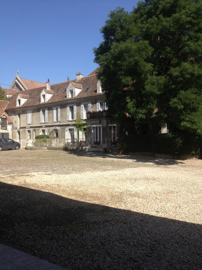 Maison D'Hotes La Ferme De L'Abbaye Juilly Exterior photo